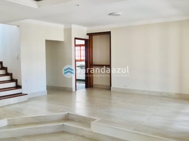 Casa com 600m² 3 quartos e 3 banheiros, à venda, no bairro Cidade Parquelandia em Mogi das Cruzes