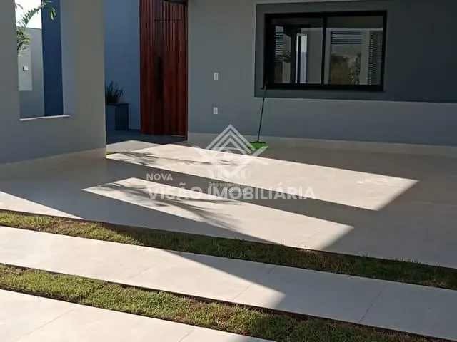 Casa com 408m² 2 quartos e 1 banheiro, à venda, no bairro Jardim Curitiba em Sinop