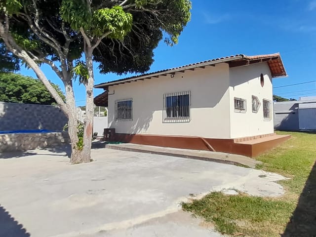 Casa com 600m² 4 quartos e 2 banheiros, à venda, no bairro Parque Balneário São Francisco em Cabo Frio