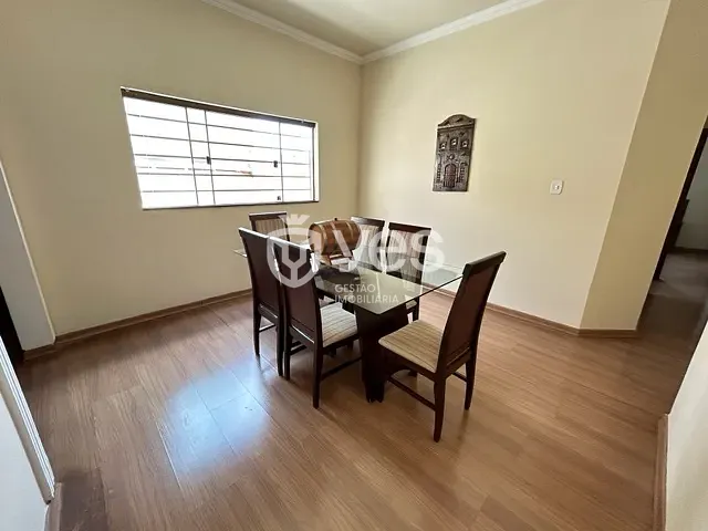 Casa com 320m² 3 quartos e 2 banheiros, à venda, no bairro Guilhermina Vieira Chaer em Araxá