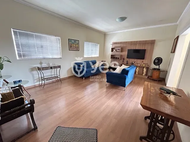 Casa com 320m² 3 quartos e 2 banheiros, à venda, no bairro Guilhermina Vieira Chaer em Araxá