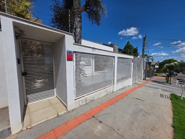 Foto do Casa - Casa à venda, 03 Quartos, Área gourmet com churrasqueira, Quintal, 02 garagens, 400 m² de terreno, JD Quebec, Londrina - PR | ZBM NEGOCIOS IMOBILIARIOS