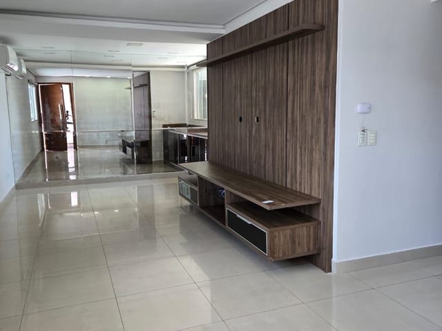 Foto do Casa - Casa à venda, 03 Quartos, Área gourmet com churrasqueira, Quintal, 02 garagens, 400 m² de terreno, JD Quebec, Londrina - PR | ZBM NEGOCIOS IMOBILIARIOS