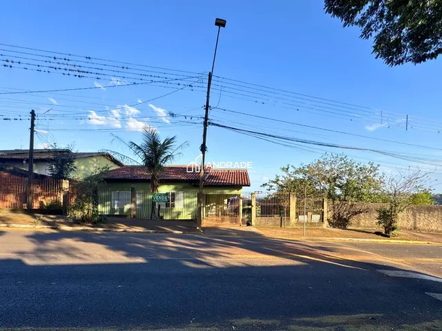 Casa com 340m² 3 quartos e 2 banheiros, à venda, no bairro Vila Santa Rosa em Apucarana