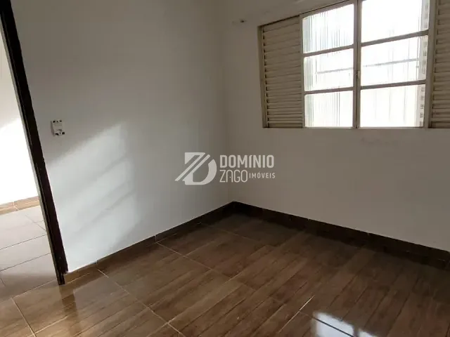 Casa com 88m² 2 quartos e 1 banheiro, para alugar, no bairro Conjunto Costa Telles II em Uberaba