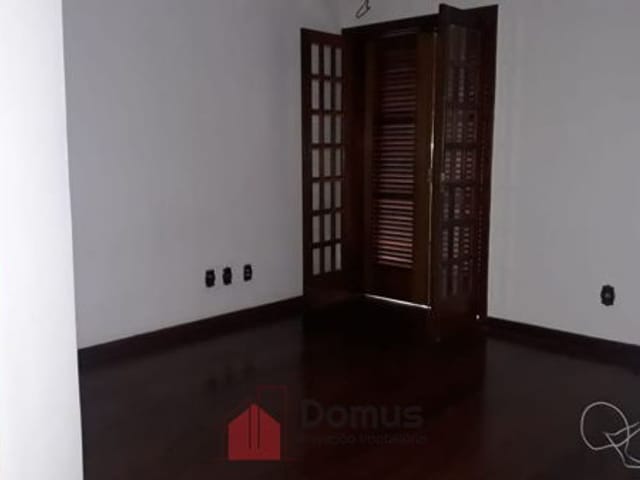 Casa com 300m², à venda, no bairro Centro em Pindamonhangaba