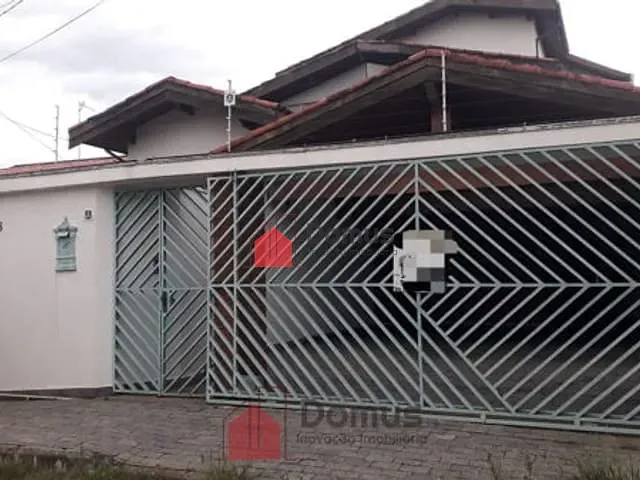 Casa com 300m², à venda, no bairro Centro em Pindamonhangaba