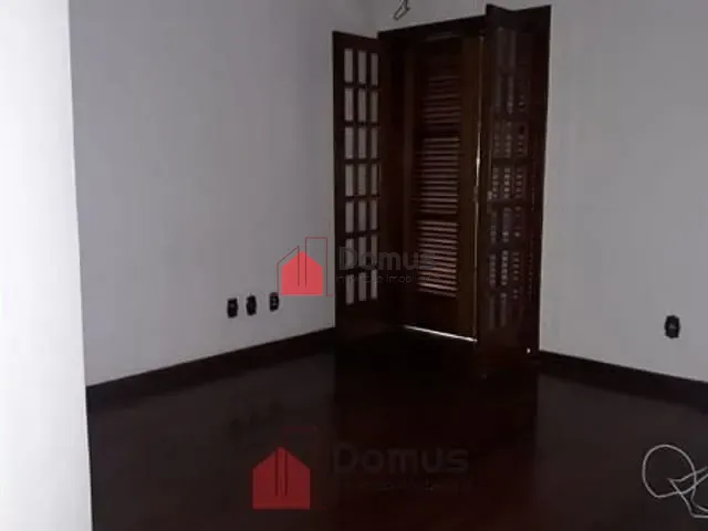 Casa com 300m², à venda, no bairro Centro em Pindamonhangaba