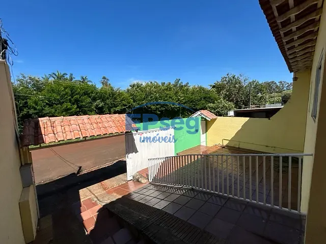 Casa com 250m² 3 quartos e 2 banheiros, à venda, no bairro Jardim São Francisco de Assis em Londrina