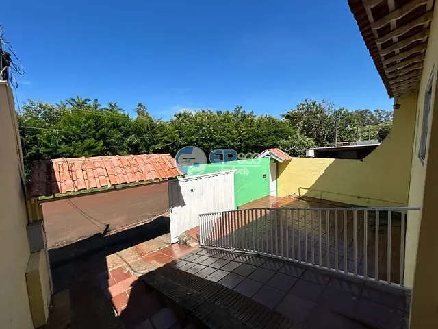 Casa com 250m² 3 quartos e 2 banheiros, à venda, no bairro Jardim São Francisco de Assis em Londrina