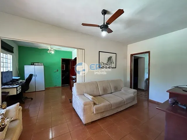 Casa com 250m² 3 quartos e 2 banheiros, à venda, no bairro Jardim São Francisco de Assis em Londrina