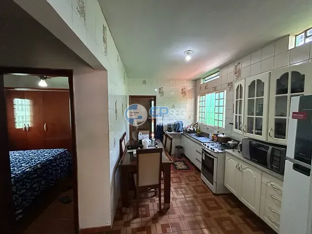 Casa com 250m² 3 quartos e 2 banheiros, à venda, no bairro Jardim São Francisco de Assis em Londrina