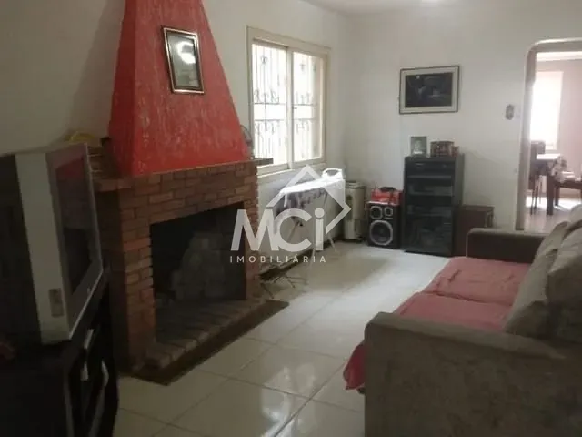 Casa 2 quartos e 1 banheiro, à venda, no bairro Areal em Pelotas