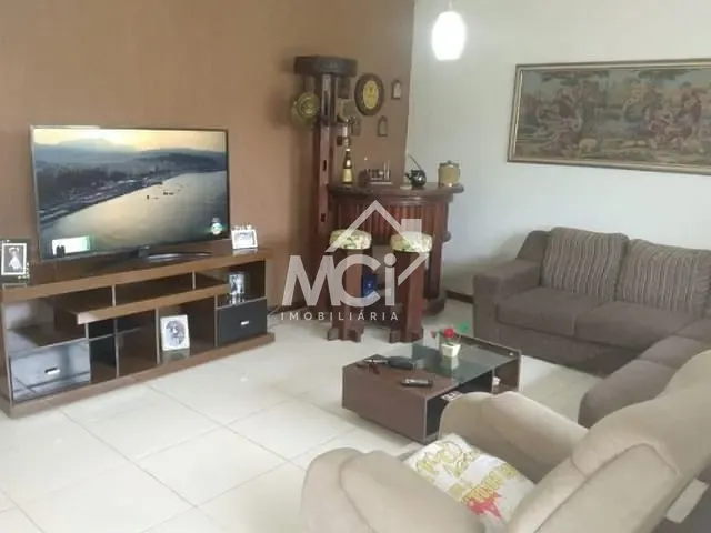 Casa 2 quartos e 1 banheiro, à venda, no bairro Areal em Pelotas