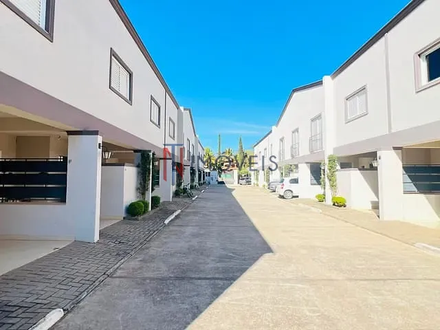 Casa 2 quartos e 3 banheiros, para alugar, no bairro Jardim Estância Brasil em Atibaia