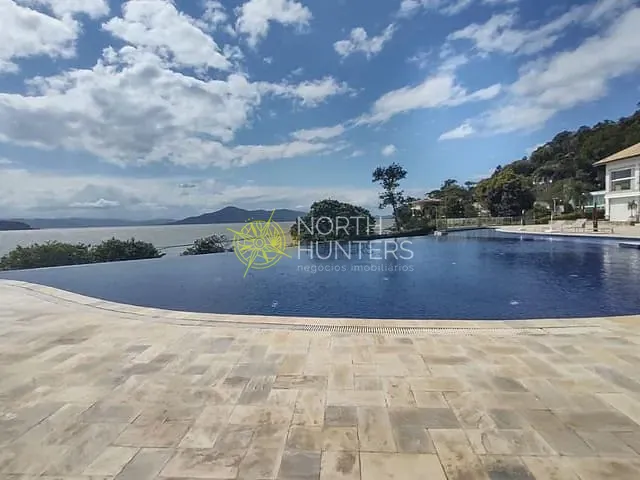 Casa com 200m² 4 quartos e 5 banheiros, para alugar, no bairro Sambaqui em Florianópolis