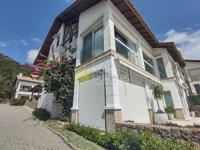 Casa com 200m² 4 quartos e 5 banheiros, para alugar, no bairro Sambaqui em Florianópolis