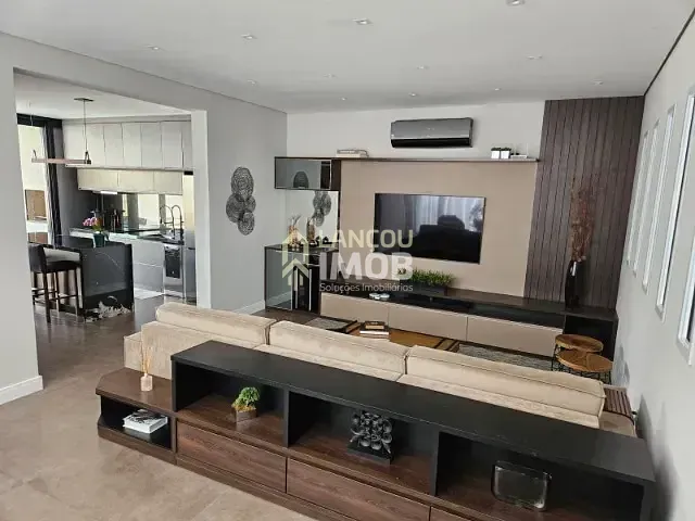 Casa com 250m² 3 quartos e 4 banheiros, à venda, no bairro Ermida em Jundiaí