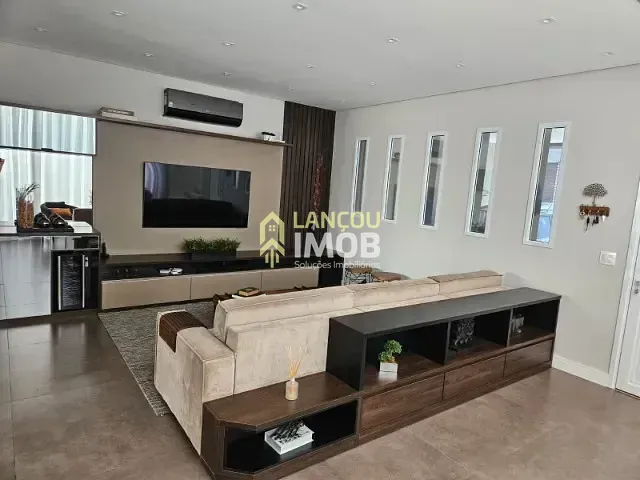 Casa com 250m² 3 quartos e 4 banheiros, à venda, no bairro Ermida em Jundiaí