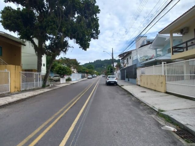 Casa com 284m², à venda, no bairro Canasvieiras em Florianópolis