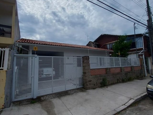 Casa com 284m², à venda, no bairro Canasvieiras em Florianópolis