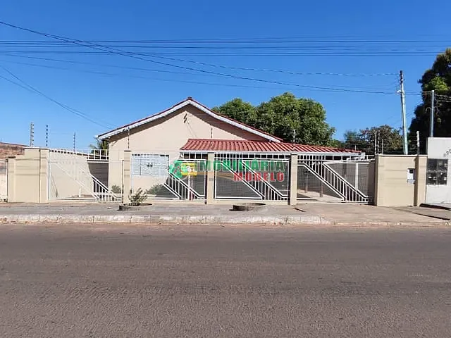 Casa 3 quartos e 1 banheiro, para alugar, no bairro Centro em Canarana