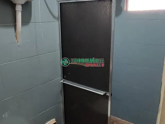 Casa 3 quartos e 1 banheiro, para alugar, no bairro Centro em Canarana