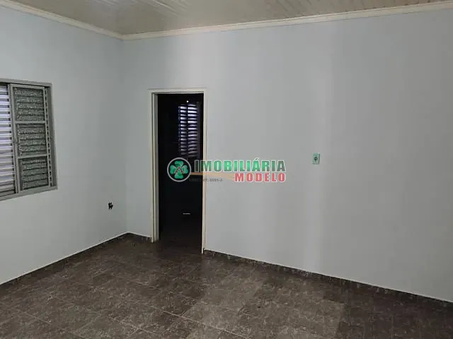 Casa 3 quartos e 1 banheiro, para alugar, no bairro Centro em Canarana