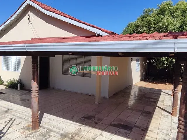 Casa 3 quartos e 1 banheiro, para alugar, no bairro Centro em Canarana