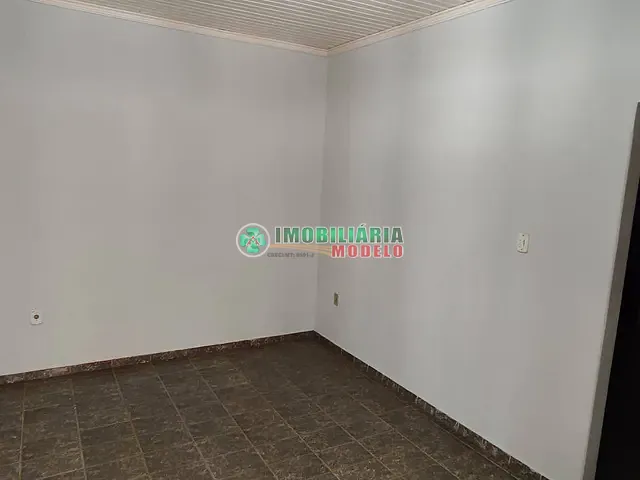 Casa 3 quartos e 1 banheiro, para alugar, no bairro Centro em Canarana