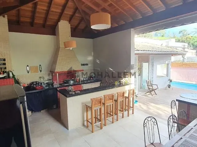 Casa com 470m² 4 quartos e 3 banheiros, à venda, no bairro Morro Chic em Itajubá
