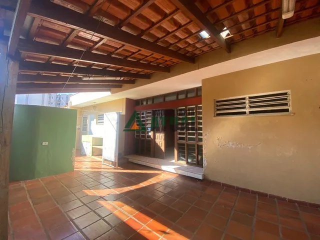 Casa com 227m² 3 quartos e 1 banheiro, à venda, no bairro VILA FILIPIN em Londrina
