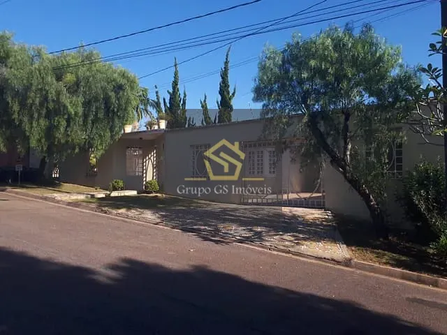 Casa com 1000m² 4 quartos e 4 banheiros, à venda, no bairro Recanto das Canjaranas em Vinhedo