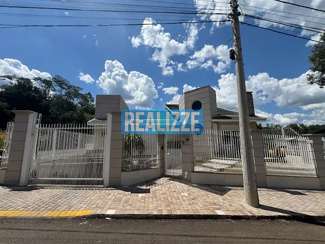 Casa com 513m² 4 quartos e 3 banheiros, à venda, no bairro lot. Girardi em Marau