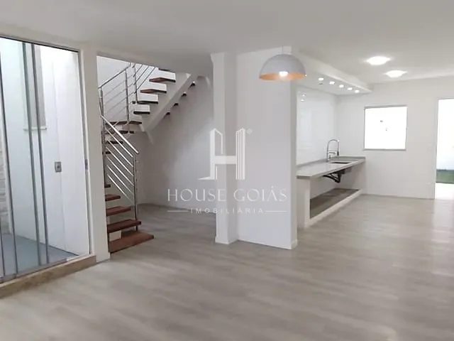 Casa 3 quartos e 3 banheiros, à venda, no bairro São Carlos em Anápolis