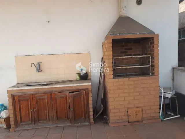 Casa com 190m² 6 quartos e 1 banheiro, à venda, no bairro Centro em Três Rios
