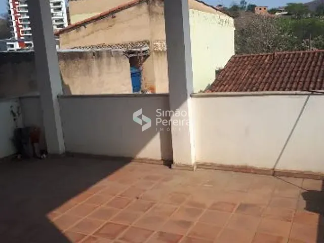 Casa com 190m² 6 quartos e 1 banheiro, à venda, no bairro Centro em Três Rios