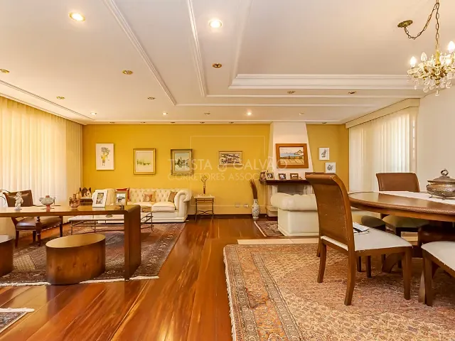 Casa com 528m² 4 quartos e 4 banheiros, à venda, no bairro Mercês em Curitiba
