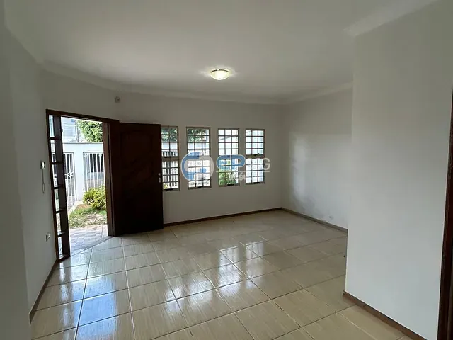 Casa com 250m² 3 quartos e 3 banheiros, à venda, no bairro Jardim Vale do Cedro em Londrina