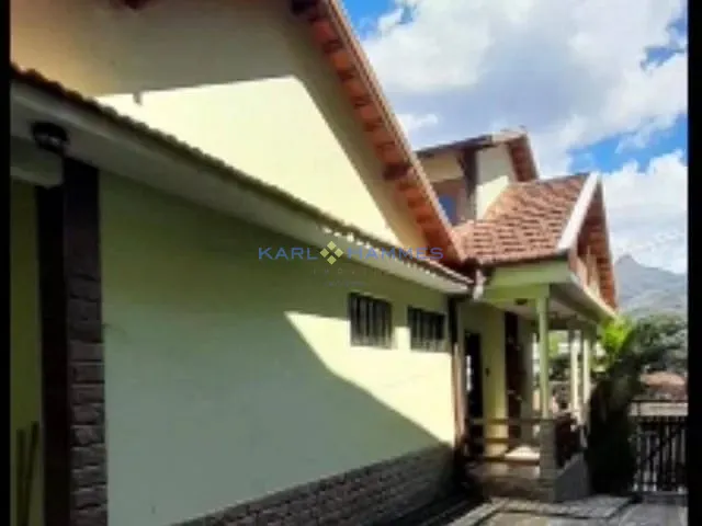 Casa 5 quartos e 5 banheiros, à venda, no bairro Cascatinha em Petrópolis