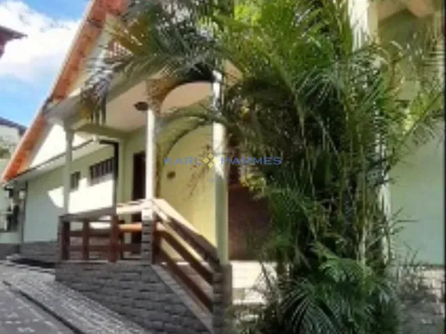 Casa 5 quartos e 5 banheiros, à venda, no bairro Cascatinha em Petrópolis