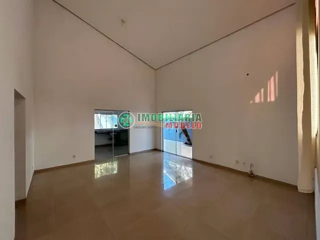 Casa 3 quartos e 1 banheiro, para alugar, no bairro Jardim Panorama em Canarana