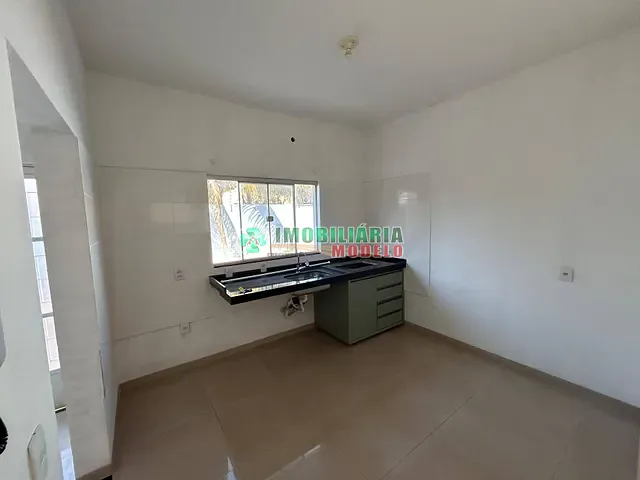 Casa 3 quartos e 1 banheiro, para alugar, no bairro Jardim Panorama em Canarana