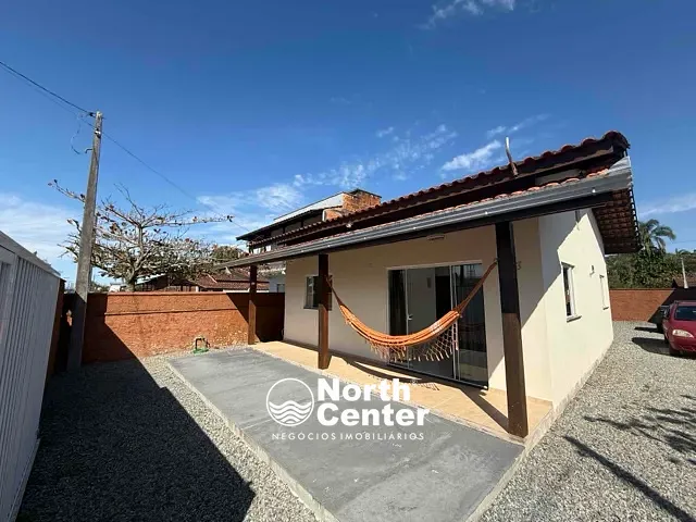 Casa 2 quartos e 1 banheiro, para alugar, no bairro Costeira em Balneário Barra do Sul
