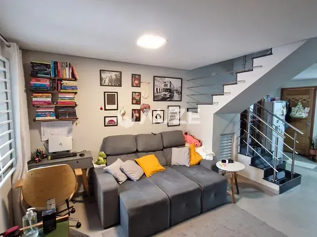 Casa 3 quartos e 2 banheiros, à venda, no bairro Sítio Cercado em Curitiba
