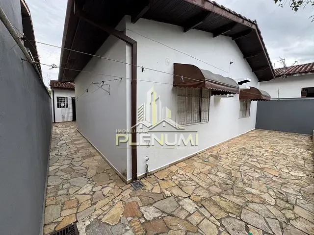 Casa com 300m² 3 quartos e 3 banheiros, à venda, no bairro Jardim Jaqueira em Caraguatatuba