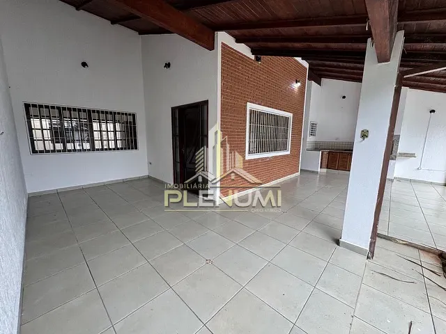 Casa com 300m² 3 quartos e 3 banheiros, à venda, no bairro Jardim Jaqueira em Caraguatatuba