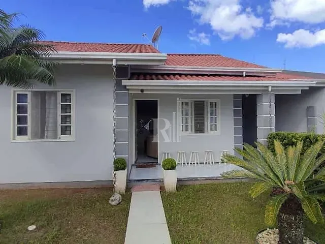 Casa 4 quartos e 2 banheiros, à venda, no bairro Centro em Tijucas