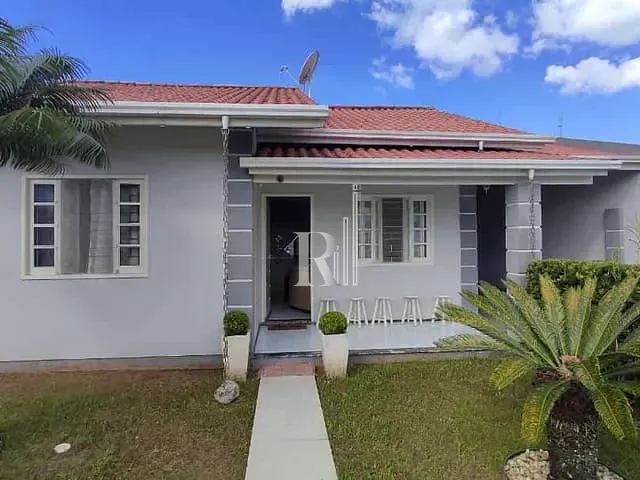 Casa 4 quartos e 2 banheiros, à venda, no bairro Centro em Tijucas