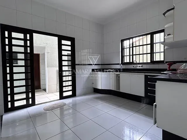 Casa com 250m² 3 quartos e 4 banheiros, à venda, no bairro Vila Caputera em Mogi das Cruzes
